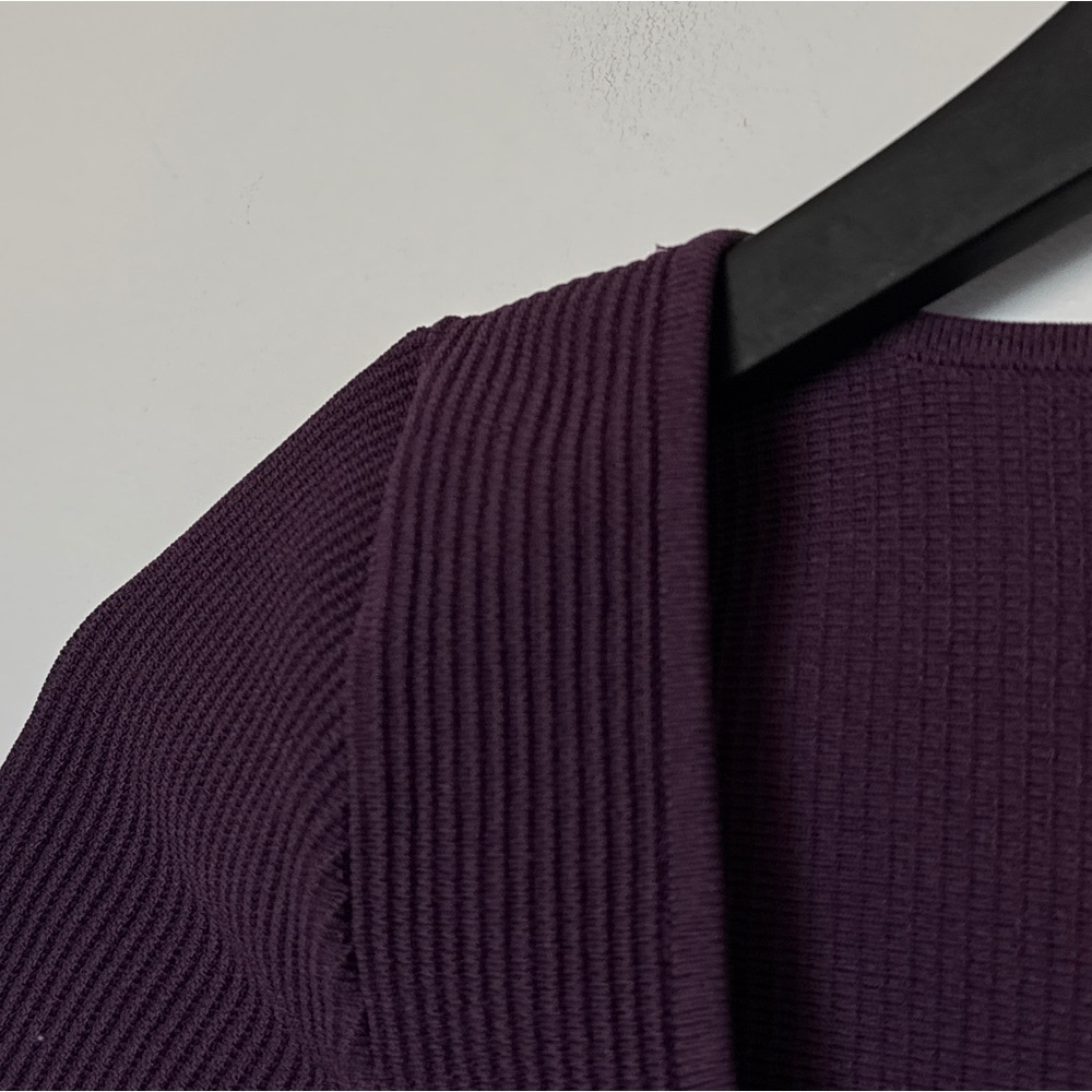 BABATON (Aritzia) Sculpt Knit Short Sleeve Crop Top. Ribbed. Medium. - Picture 7 of 9
